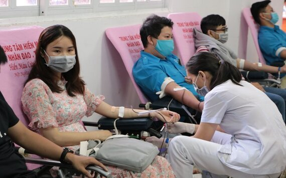 Nhiều người trẻ tình nguyện hiến máu dự phòng vì đại dịch Covid-19