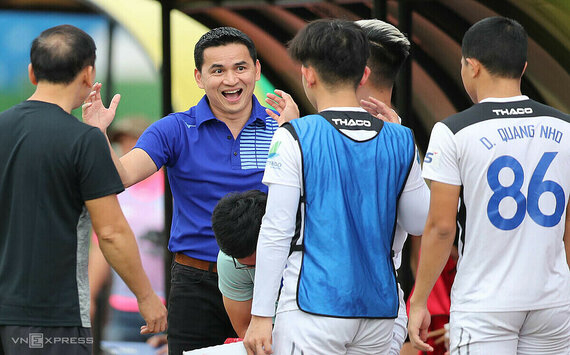 HLV người Thái Lan - Kiatisuk có trận thắng đầu tiên cùng đội tuyển HAGL