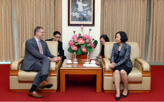 Tổng Giám đốc TTXVN tiếp Đại sứ Hàn Quốc và Đại sứ Pháp
