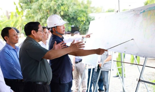Thủ tướng: Phát triển hạ tầng giao thông trên tinh thần “chỉ bàn làm, không bàn lùi”